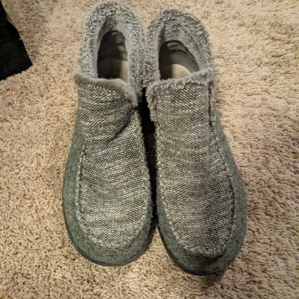 Hey Dude women's shoes size 9